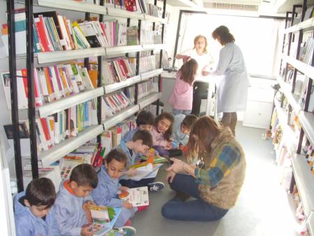 Imagen La Diputación celebra el éxito de las nuevas rutas de los Bibliobuses y la amplia programación de la Campaña de Animación a la Lectura
