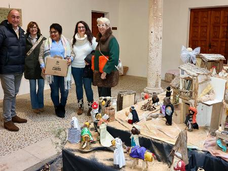 Imagen Los Belenes ganadores del Concurso Provincial de la Diputación reciben la visita de centenares de curiosos, con Miguel Ángel de Vicente...